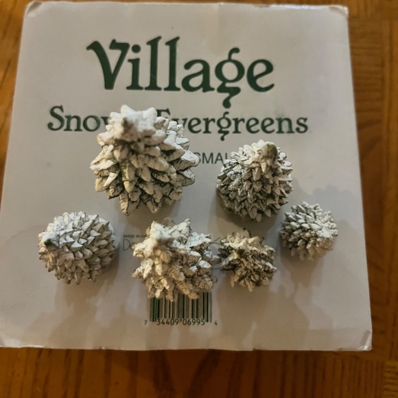 Set of 4 Dept. 56 Village Accessories. Stop Signs, Parking Meters, Trees, Logs - Picture 4 of 11